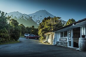 Dawson Falls Mountain Lodge