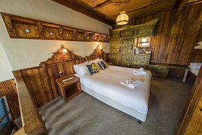 Dawson Falls Mountain Lodge