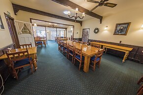 Dawson Falls Mountain Lodge