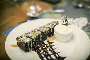 Dawson Falls Mountain Lodge