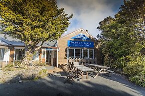 Dawson Falls Mountain Lodge