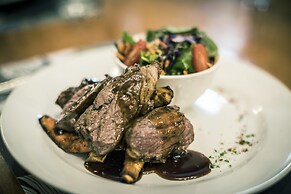 Dawson Falls Mountain Lodge