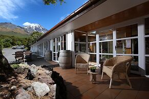 Dawson Falls Mountain Lodge