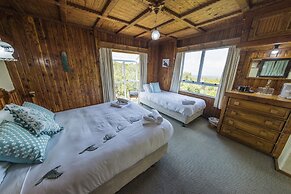 Dawson Falls Mountain Lodge