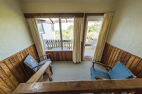 Dawson Falls Mountain Lodge