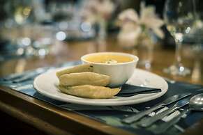 Dawson Falls Mountain Lodge