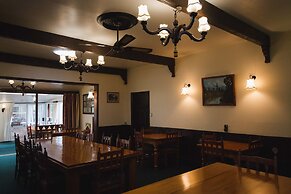 Dawson Falls Mountain Lodge