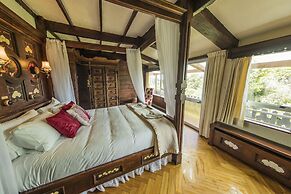 Dawson Falls Mountain Lodge