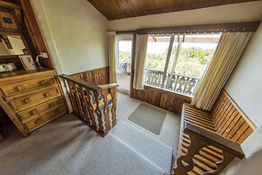 Dawson Falls Mountain Lodge