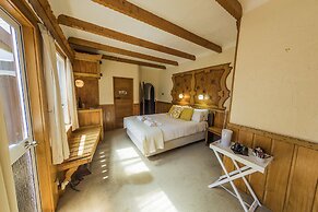 Dawson Falls Mountain Lodge