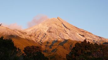 Dawson Falls Mountain Lodge