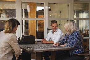 Dawson Falls Mountain Lodge