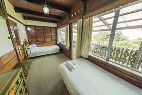 Dawson Falls Mountain Lodge