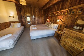 Dawson Falls Mountain Lodge