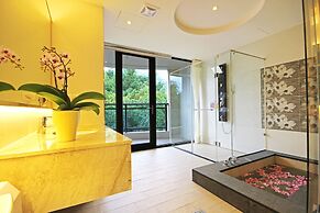 Shuian Lakeside Hotel