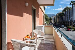 Modern Sorrento two bedroom Apartment with Terrace