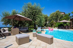 Romantic Rooftop Apartment with Pool&Terrace