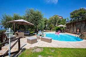 Romantic Rooftop Apartment with Pool&Terrace