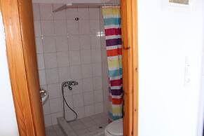 Aaron Studios Apartments