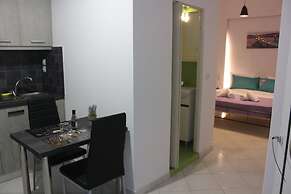 Aaron Studios Apartments