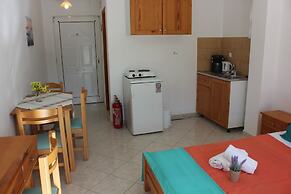 Aaron Studios Apartments