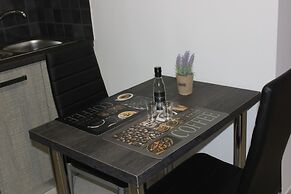 Aaron Studios Apartments