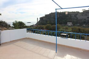 Aaron Studios Apartments