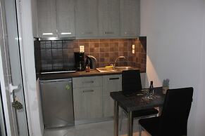 Aaron Studios Apartments