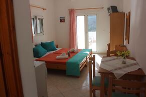 Aaron Studios Apartments