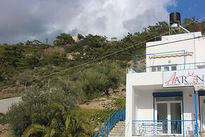 Aaron Studios Apartments