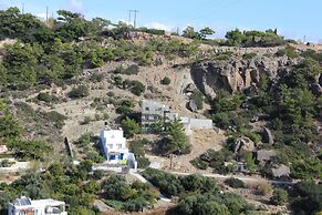 Aaron Studios Apartments