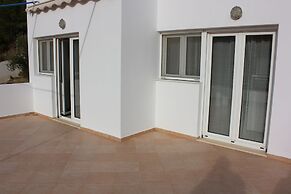 Aaron Studios Apartments