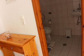 Aaron Studios Apartments