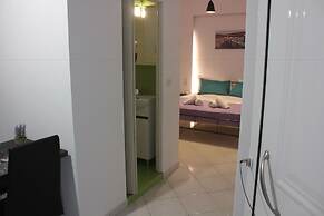 Aaron Studios Apartments