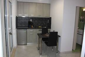 Aaron Studios Apartments