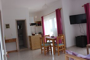 Aaron Studios Apartments