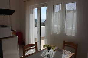 Aaron Studios Apartments