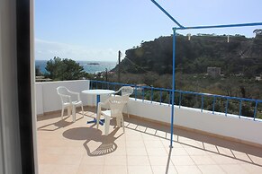 Aaron Studios Apartments