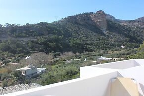 Aaron Studios Apartments