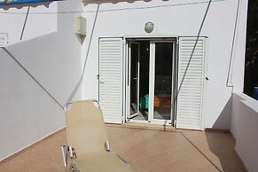 Aaron Studios Apartments