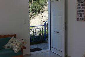 Aaron Studios Apartments