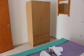 Aaron Studios Apartments