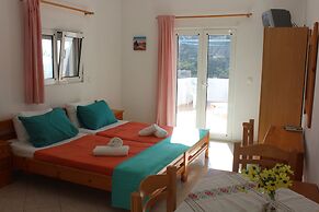 Aaron Studios Apartments