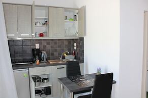 Aaron Studios Apartments