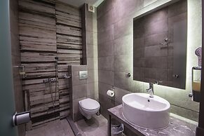 SKS Luxury Suites & Rooms