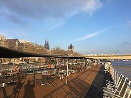 Select MS Charles Dickens - Cologne