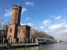 Select MS Charles Dickens - Cologne