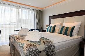 Select MS Charles Dickens - Cologne