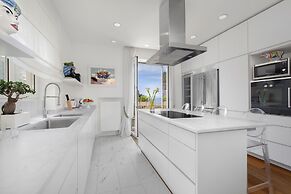 Luxury home with sea-view