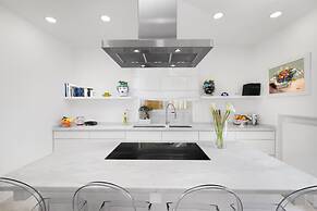 Luxury home with sea-view